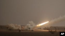 Залп реактивной артиллерийской системы  HIMARS. Архивное фото. AP