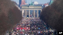 Массовая акция в Берлине в поддержку Украины. 