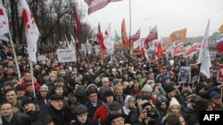 Протестующие на Болотной площади в Москве скандировали: "Путин, уходи!" 10 декабря 2011г.