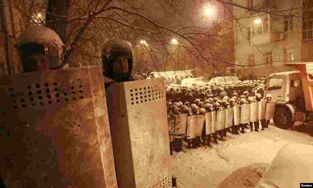 Interior Ministry personnel block a street during a gathering of supporters of EU integration in Kyiv, Dec. 9, 2013.