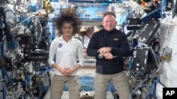 NASA astronotları 59 yaşındaki Suni Williams (solda) ve 61 yaşındaki Butch Wilmore, uzaya 5 Haziran'da Boeing Starliner kapsülüyle fırlatılmıştı. 