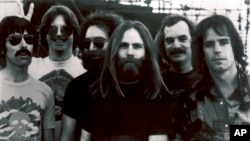 Группа Grateful Dead (слева направо): Мики Харт, Фил Леш, Джерри Гарсия, Брент Мидланд, Билл Кройцманн и Боб Вейр